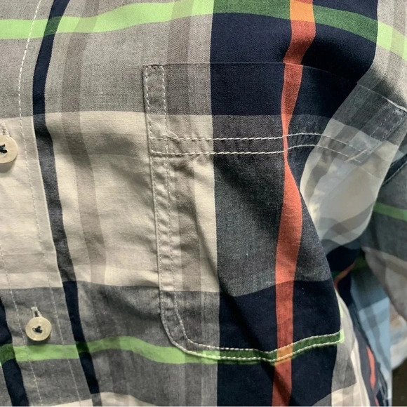 AMERICAN Rag men's medium plaid button down shirt, short sleeve - Picture 3 of 4